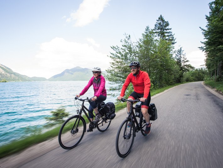Unterwges mit dem Fahrrad - hier am Walchensee, &copy; oberbayern.de|Ch. Jorda