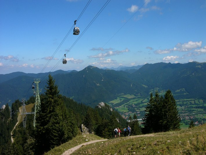 Brauneck-Kabinenbahn in Lenggries mit Blick ins Isartal, © Archiv Tölzer Land Tourismus|K. Knirk