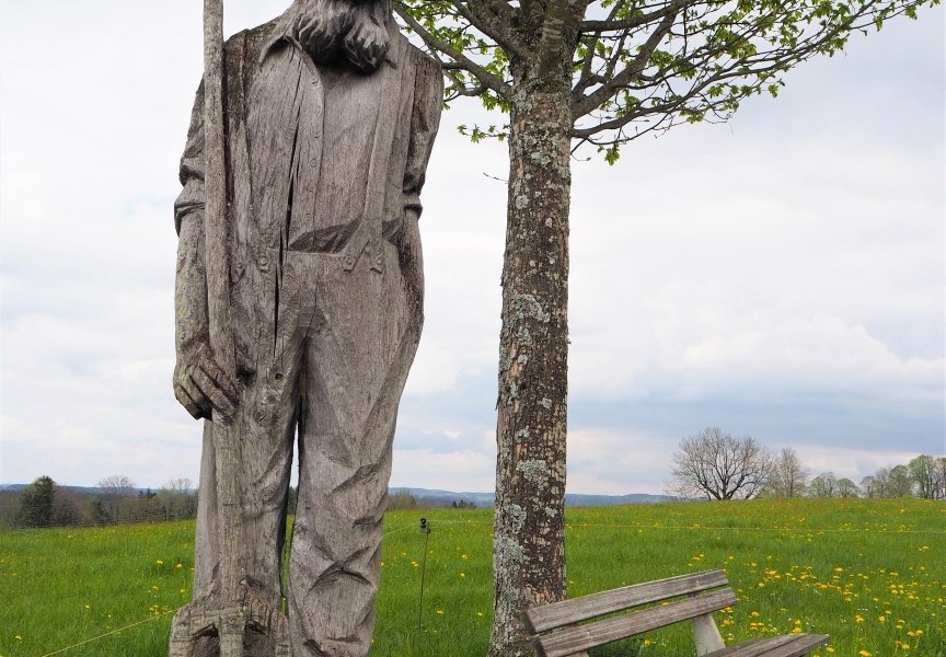 H&ouml;lzerner Freund der kleinen Kr&auml;uterhexe in Auf der H&ouml;h, &copy; Fakult&auml;t f&uuml;r Tourismus - Hochschule M&uuml;nchen - Digitales Marketing & Management