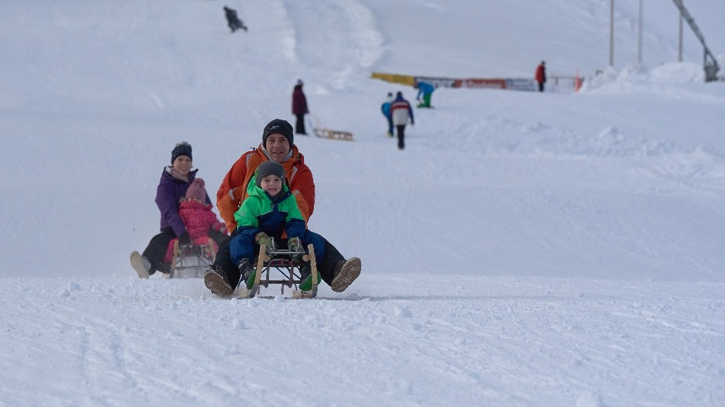 Rodler auf der Piste des Rodellifts, © Montevia