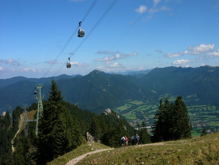 Brauneck-Kabinenbahn in Lenggries mit Blick ins Isartal, &copy; Archiv T&ouml;lzer Land Tourismus|K. Knirk