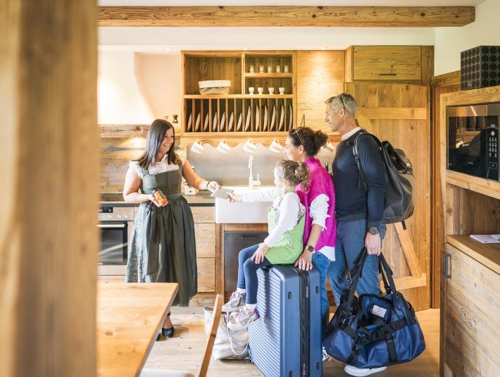 Ein herzlicher Empfang bei unseren Gastgebern, &copy; T&ouml;lzer Land Tourismus, Foto: Dietmar Denger