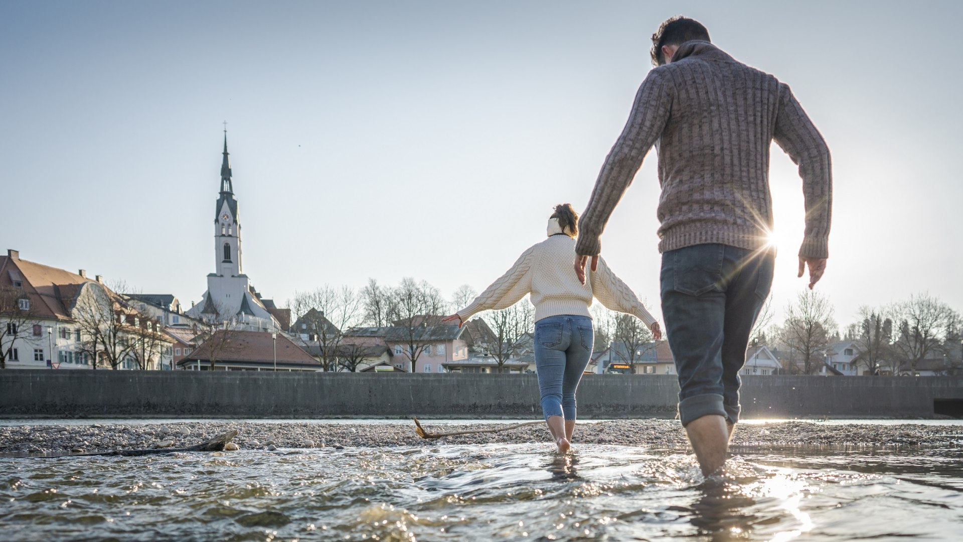 Immer erfrischend: Wassertreten à la Kneipp, © Tölzer Land Tourismus|Dietmar Denger