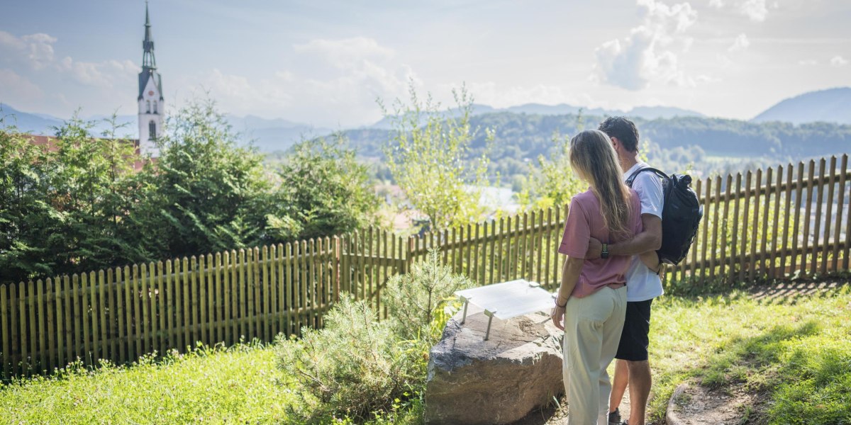 G&ouml;nne Dir eine Auszeit bei den Vitalorten  - hier mit wunderbarem Blick &uuml;ber Bad T&ouml;lz auf die Stadtpfarrkirche, &copy; T&ouml;lzer Land Tourismus, Foto: Dietmar Denger