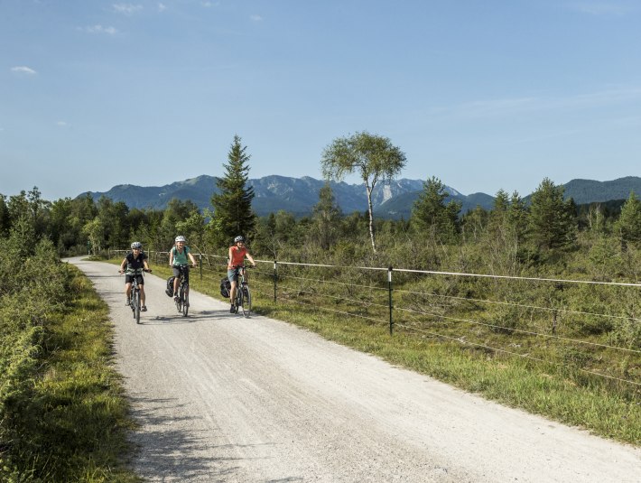 Fahrradfahrer auf dem Isarweg, © Tourismus Oberbayern München Peter von Felbert