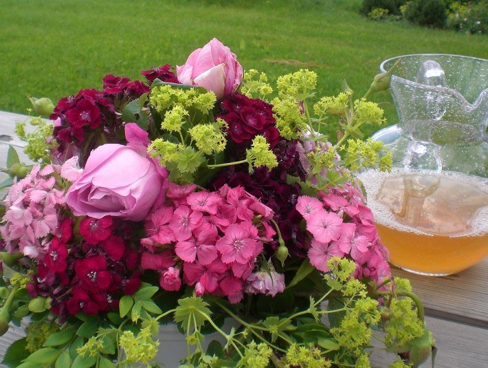 Blumenarrangement im Bauerngarten, &copy; Archiv T&ouml;lzer Land Tourismus