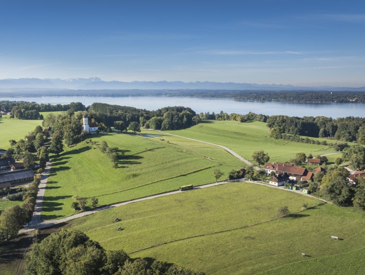 Mit den Bussen des &Ouml;PNV das T&ouml;lzer Land erkunden., &copy; Landratsamt Bad T&ouml;lz-Wolfratshausen|Dietmar Denger