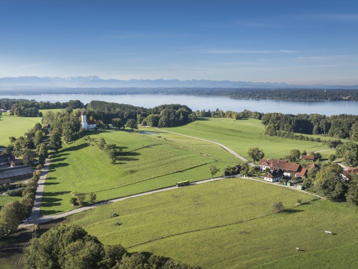 Mit den Bussen des &Ouml;PNV das T&ouml;lzer Land erkunden., &copy; Landratsamt Bad T&ouml;lz-Wolfratshausen|Dietmar Denger
