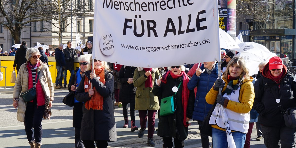 Bild 1, &copy; Omas gegen Rechts M&uuml;nchen