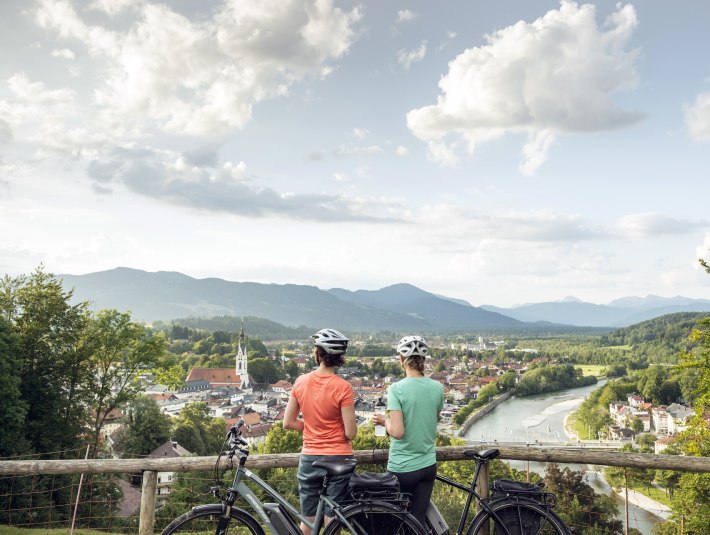 Hoch über Bad Tölz mit bester Aussicht in die Berge, © Tölzer Land Tourismus|Fotograf: P. v. Felbert, TOM