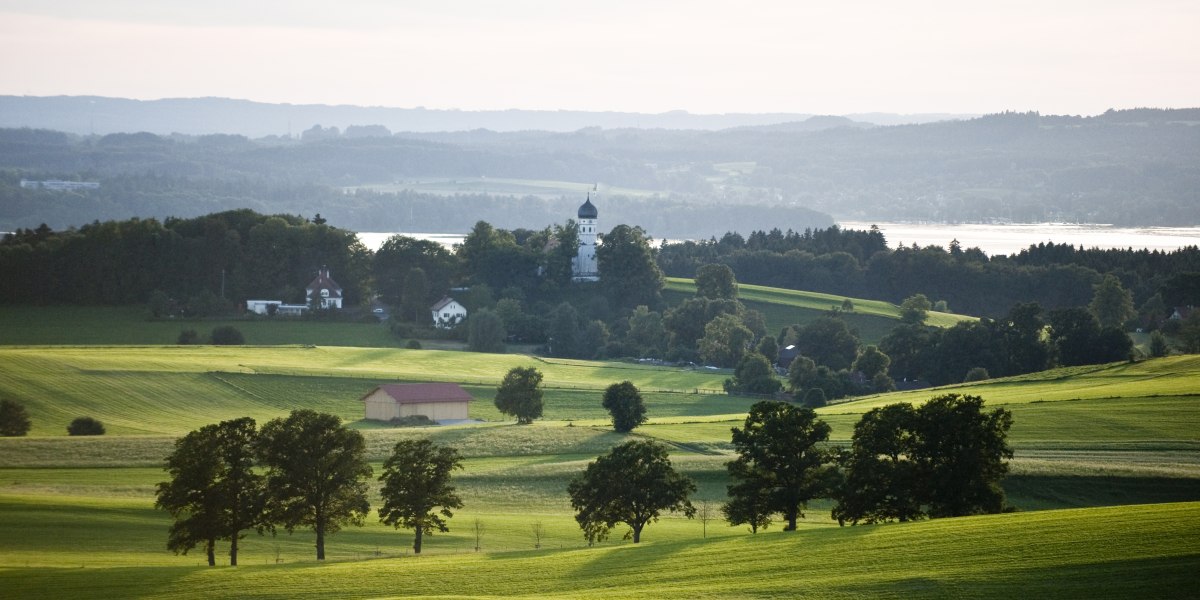 Blick von Degerndorf auf den Starnberger See, &copy; oberbayern.de, Foto Peter von Felbert