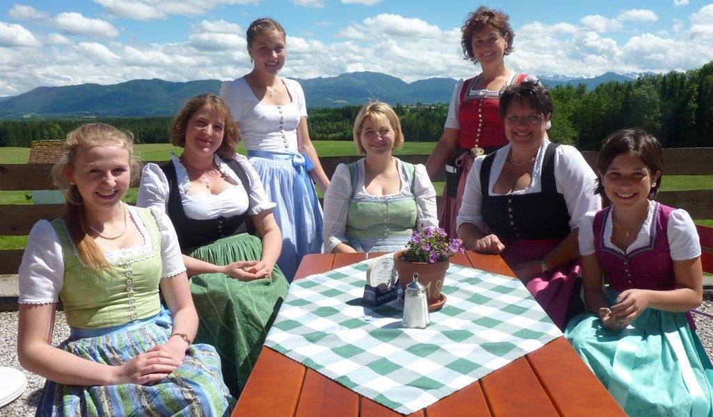 Team_in_Landschaft