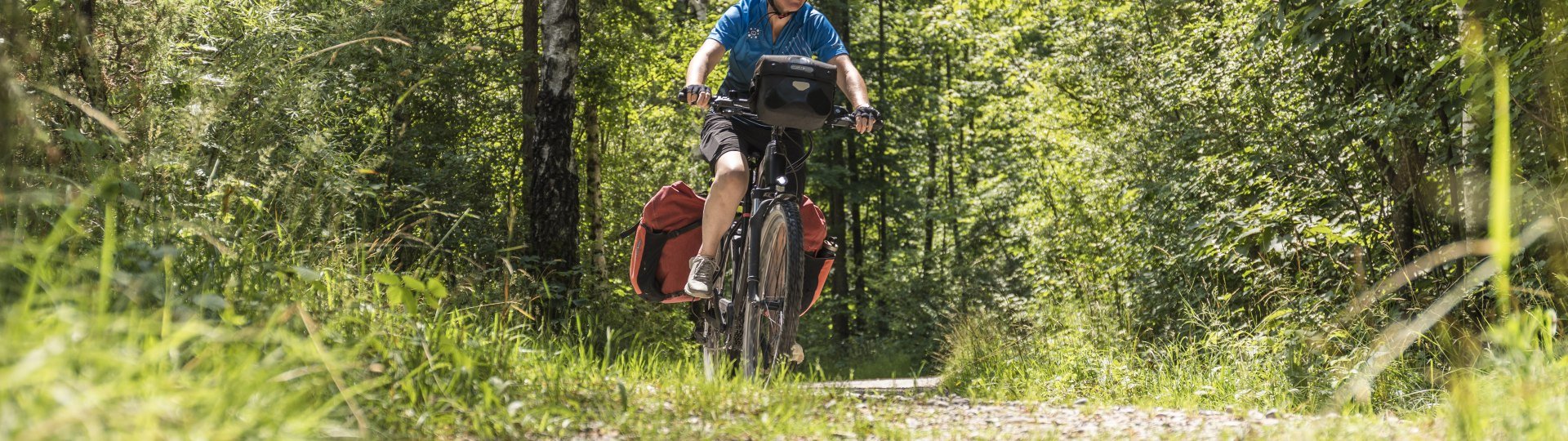 schnittiger Radfahrer am Isarradweg, © Abeitskreis Isarradweg_ Thomas Rathay