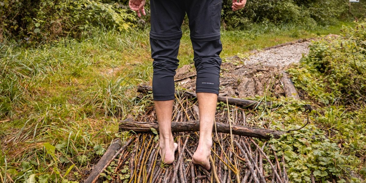 Barfuss laufen und die Natur hautnah sp&uuml;ren - das erm&ouml;glicht auf einem Rundweg durch das Moorgebiet bei Benediktbeuern der Barfusspfad., &copy; T&ouml;lzer Land Tourismus|Chris Geigl, sowhatwetravel