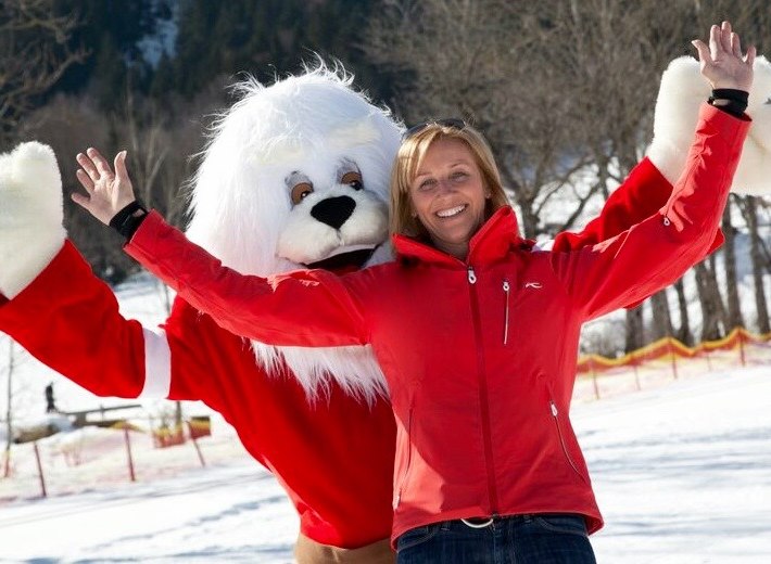 Michi Gerg mit Schneety, © Skischule Michi Gerg | Bettina Krinner