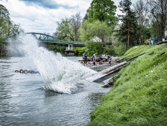Neues Baumaterial f&uuml;r's Isarflo&szlig;, &copy; Stadt Wolfratshausen|Adrian Greiter