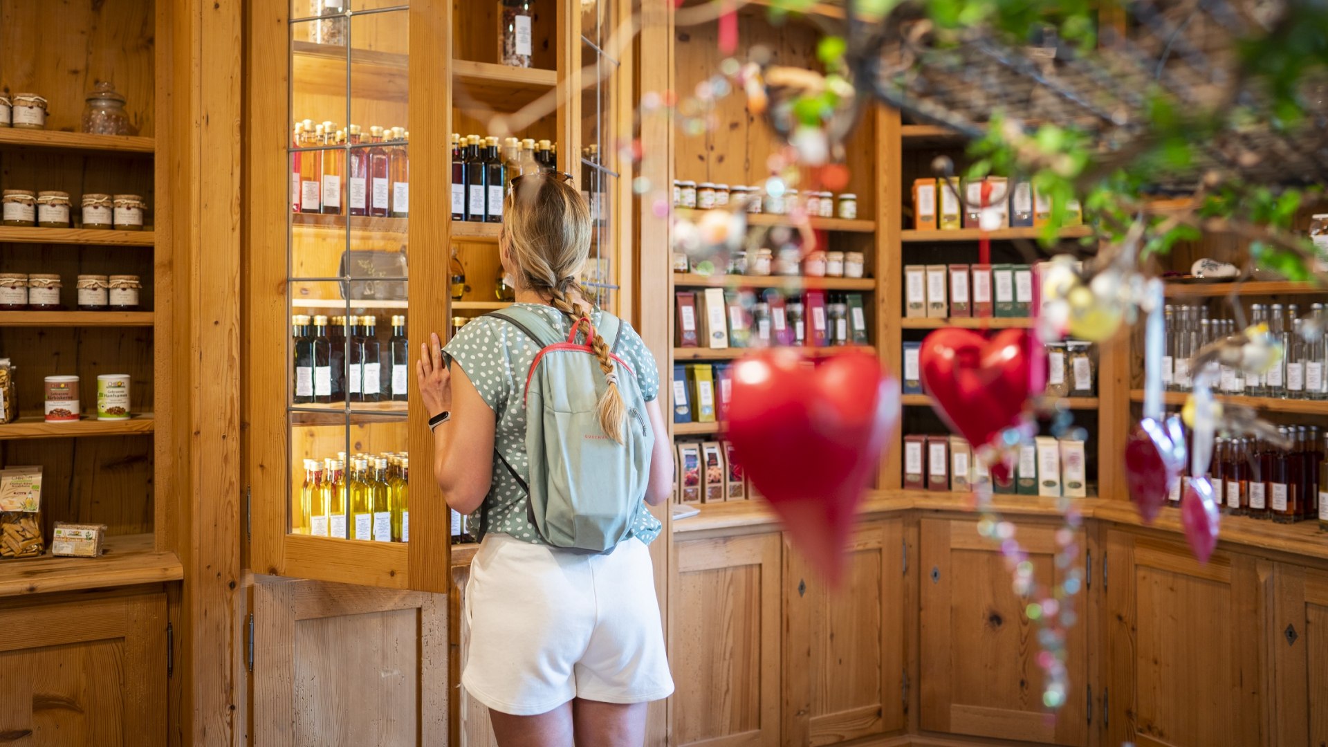 Im Maierhof des Klosters benediktbeuern finden Sie den Kr&auml;uter-Erlebnis-Laden T&ouml;lzer Land, &copy; T&ouml;lzer Land Tourismus/Deutsche Alpenstra&szlig;e|Dietmar Denger