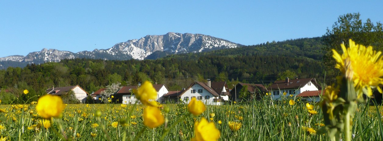 Benediktbeuern mit Benediktenwand, © Gästeinformation Benediktbeuern