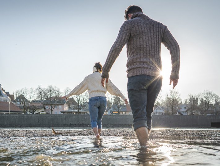 Immer erfrischend: Wassertreten à la Kneipp, © Tölzer Land Tourismus|Dietmar Denger