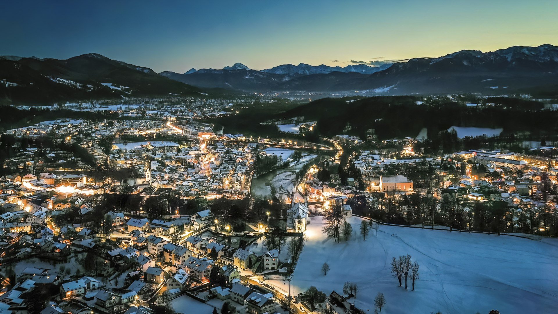 Winterliche Abendstimmung, eine Luftaufnahme von Bad Tölz mit Blick in den Isarwinkel, © Tölzer Land Tourismus Foto: Dietmar Denger
