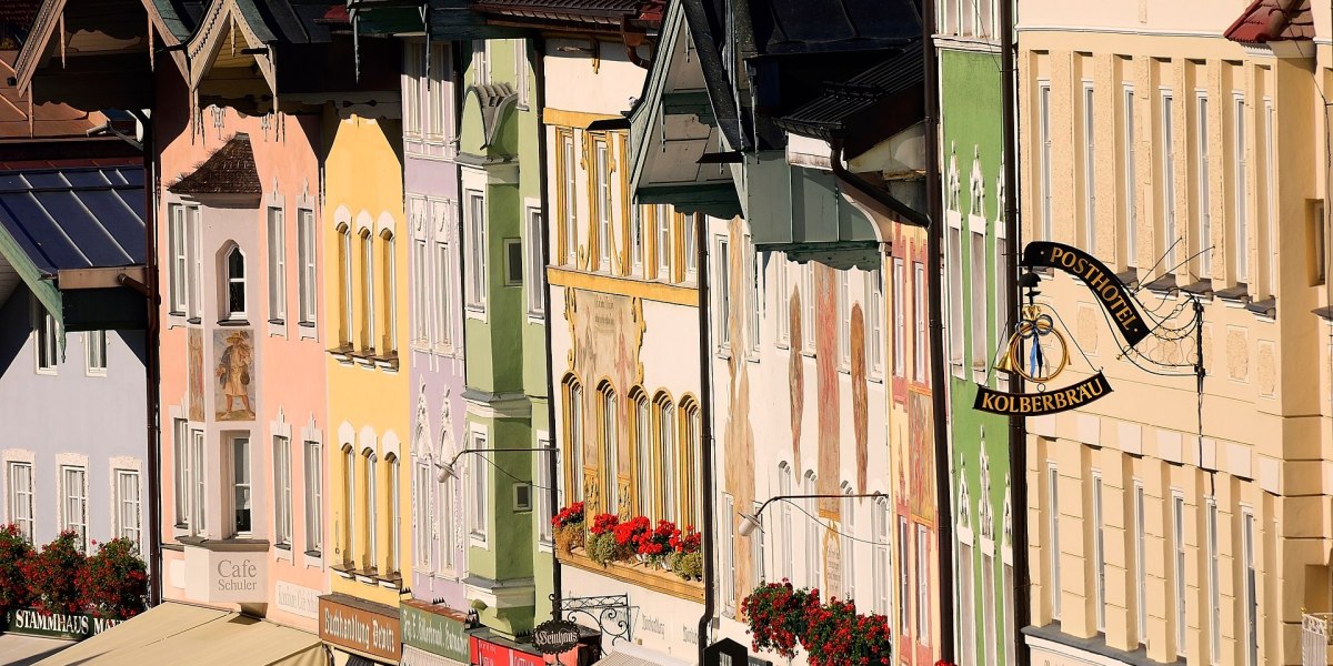 Prächtige Häuserfassaden in der historischen Altstadt von Bad Tölz, © Tölzer Land Tourismus