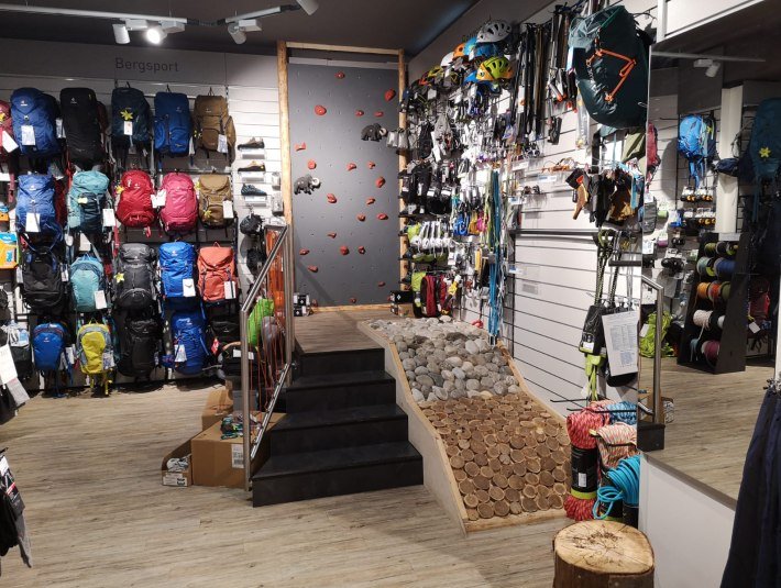 Bergwanderer &amp; Kletterer finden hier eine große Auswahl für ihr Hobby, © Peter v.d. Wippel