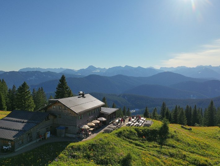 Floriansh&uuml;tte im Sommer mit Blick ins Karwendel, &copy; @Tourismus Lenggries, Foto Martin Schumacher