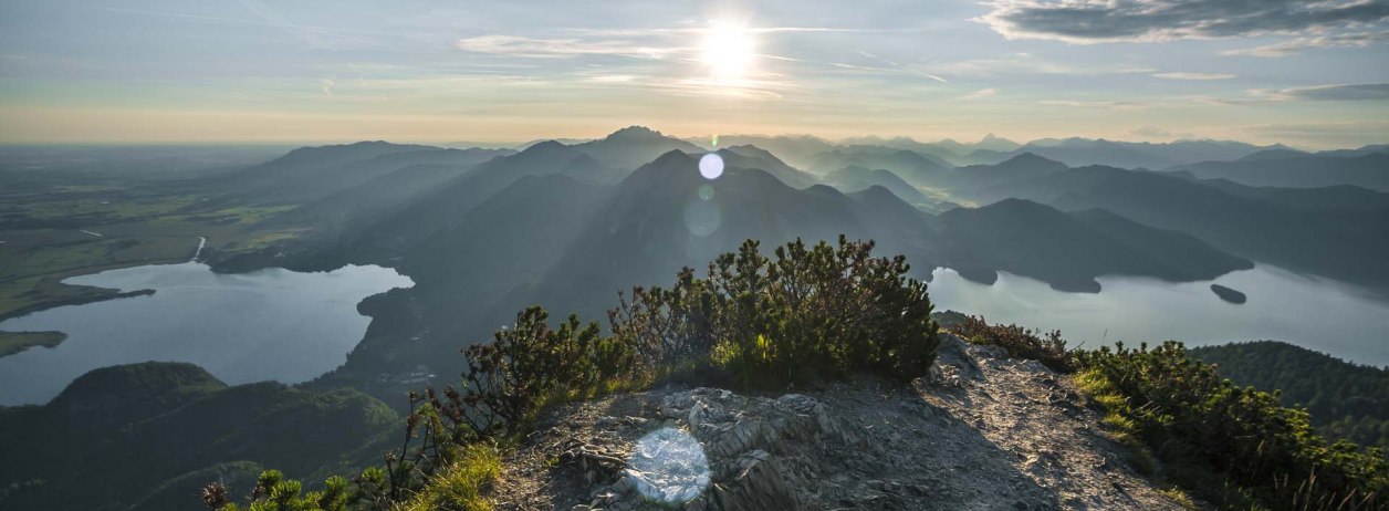 Sonnenaufgang am Gipfel des Herzogstand, © Tourist Information Kochel a. See / Foto Thomas Kujat