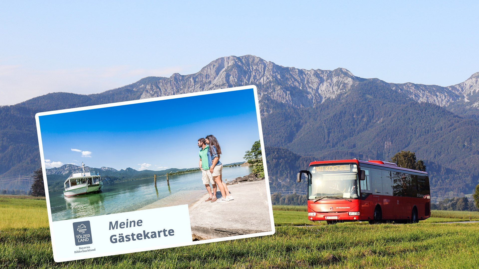 Das Bild zeigt einen roten Linienbus vor einer sommerlichen Berglandschaft. Darauf ist ein weiteres Bild mit wei&szlig;er Umrandung, das zwei auf das Motorschiff wartende G&auml;ste zeigt sowie die Aufschrift "Meine G&auml;stekarte" und das T&ouml;lzer Land Logo, &copy; Fotos: TI Kochel a. See, Kujat (Schiffahrt) und Weickel (RVO-Bus)