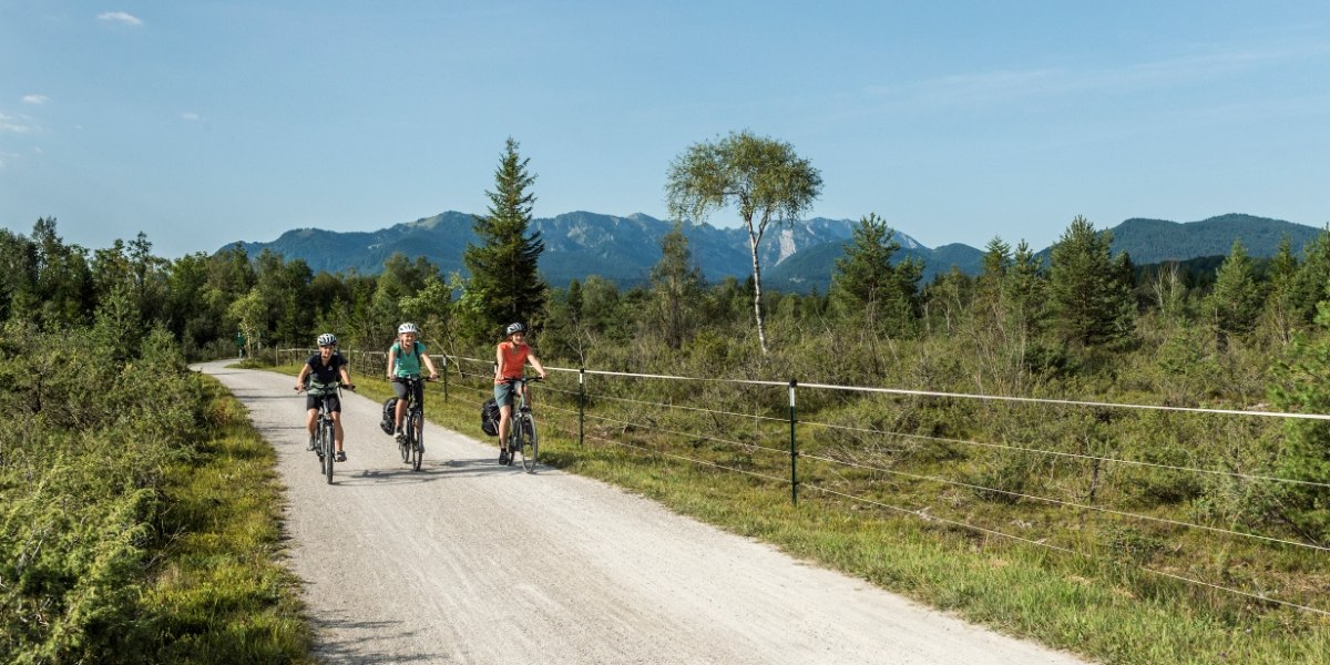 Isarradweg mit Landschaft, © Tourismus Oberbayern München